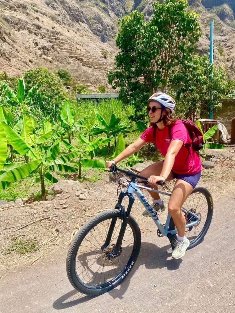 BIKE Downhill na Estrada Velha de CORDA venha passar por uma adrenalina