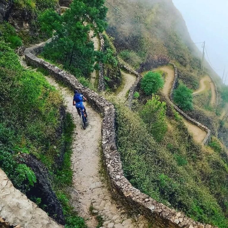 PASSEIOS DE BIKE MONTANHA E DOWNHILL TREK em santo antão cabo verde (1)